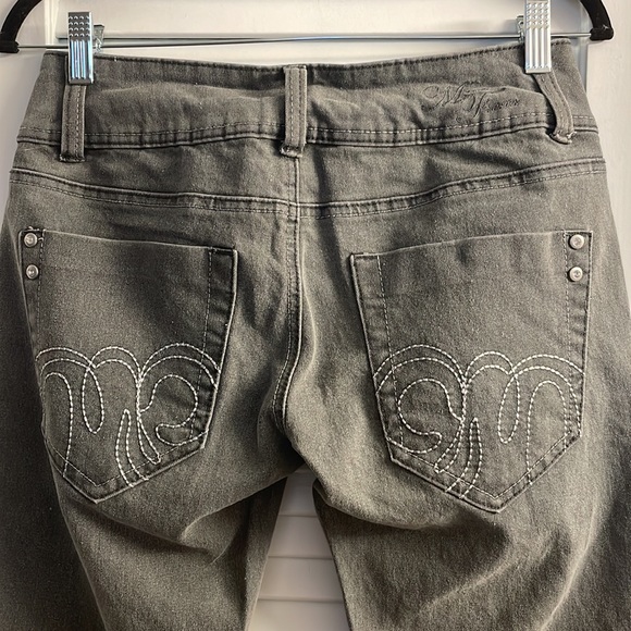 Mecca Femme Grey Jeans W/Back Pocket Embellishments/Boot Cut/8”Rise/Size9/10 EUC - Picture 5 of 7